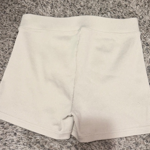 NWT ALO Yoga accolade crew sweatshirt medium seashell blue ✨ new + ribbed shorts - Picture 9 of 10